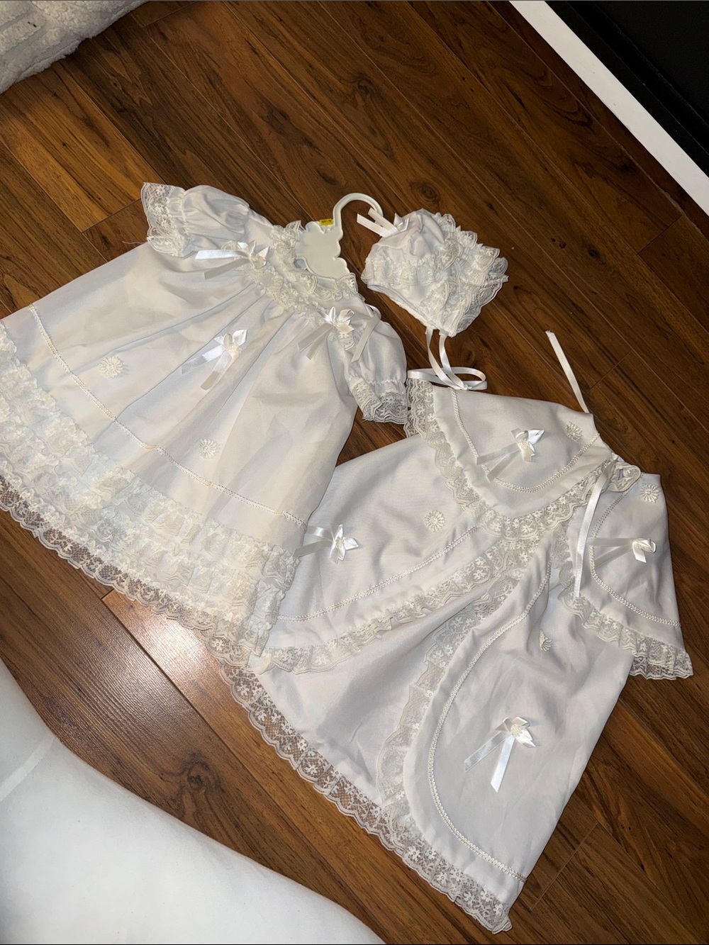 0-6m Vintage 3Pc White Lace Baby Christening Dress, bonnet and shawl